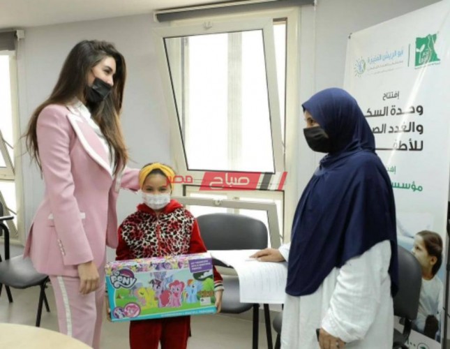 ياسمين صبري تنشر صورا اثناء زيارتها مستشفى أبو الريش