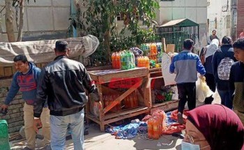 إزالة التندات والتعديات المخالفة أمام محلات شارع الشرباصي بدمياط
