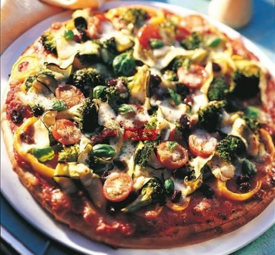 طريقة عمل البيتزا الإيطالية بريمافيرا بطعم رائع ولذيذ
