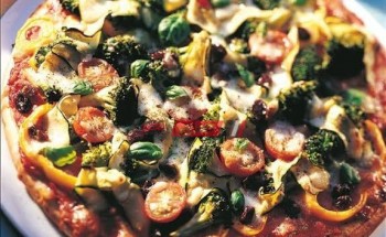 طريقة عمل البيتزا الإيطالية بريمافيرا بطعم رائع ولذيذ