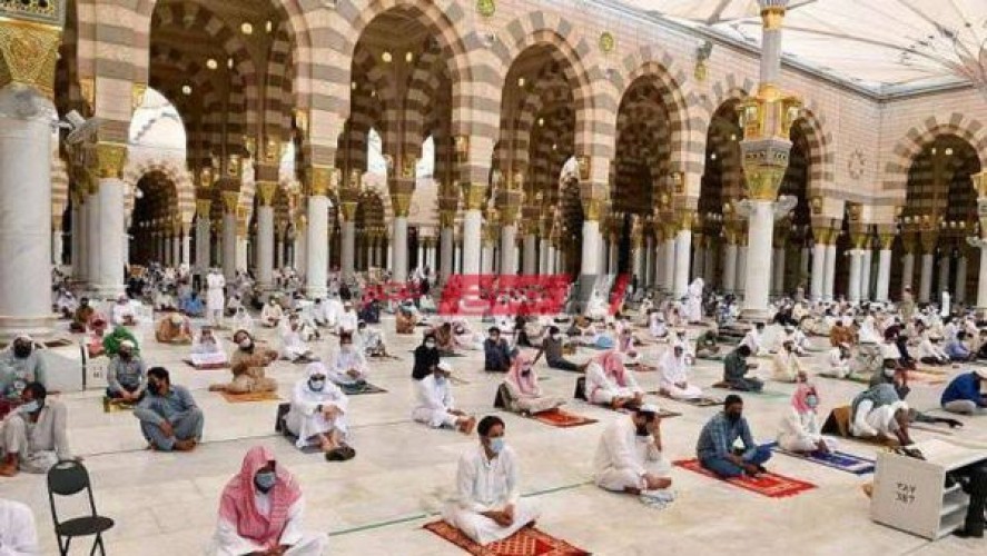 المسجد النبوى يستقبل المصلين لأداء صلاة التراويح فى رمضان