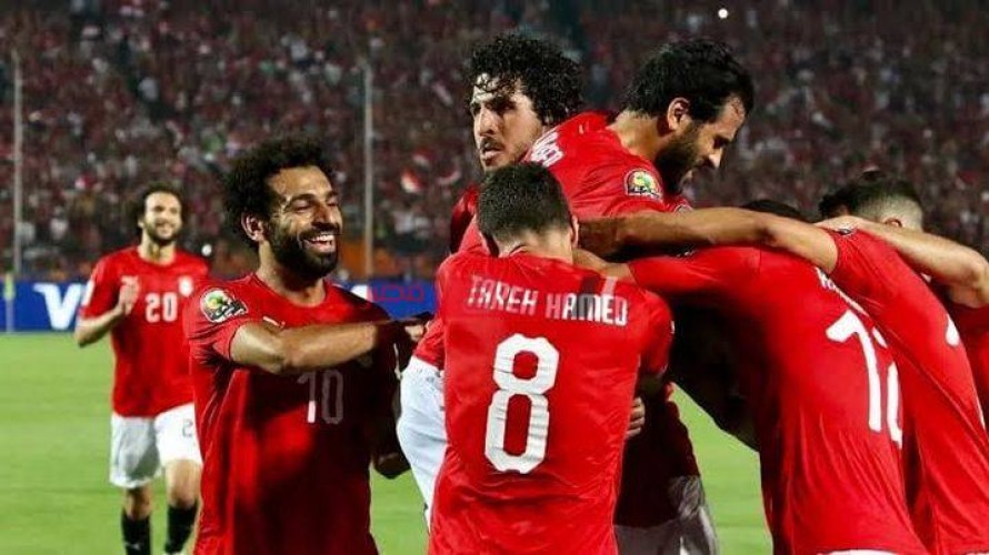 منتخب مصر بالزي الرسمي أمام جزر القمر