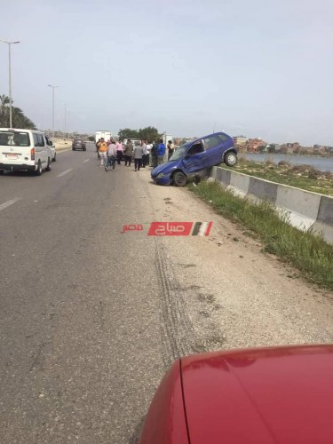 بالصور إصابة شخص جراء حادث تصادم بين سيارتين ملاكي على طريق رأس البر – دمياط