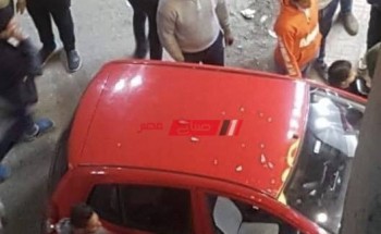 بالصورة سيارة ملاكي تقودها سيدة تقتحم محل ملابس في دمياط دون إصابات