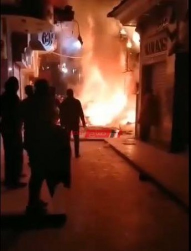 إصابة سيدة على خلفية حريق نشب داخل محل ملابس في دمياط “فيديو”