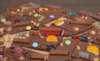 طريقة عمل حلوي ألواح الشوكولاتة في شهر رمضان 2021