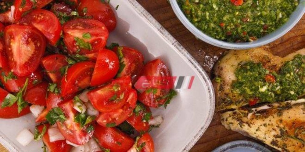 طريقة عمل سلطة الطماطم بتتبيلة مميزة فى أقل من 15 دقيقة على طريقة الشيف محمد حامد