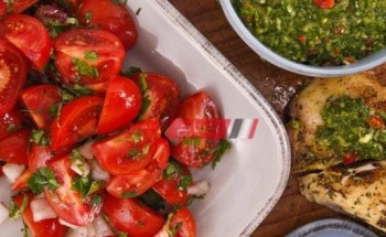 طريقة عمل سلطة الطماطم بتتبيلة مميزة فى أقل من 15 دقيقة على طريقة الشيف محمد حامد