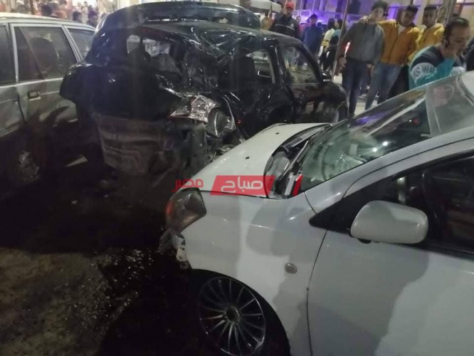 بالصور سيارة مسرعة تصطدم بـ 4 سيارات في رأس البر دون اصابات