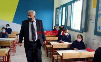مدير تعليم الإسكندرية يتفقد لجان امتحانات الصف السادس الابتدائي بإدارة الجمرك