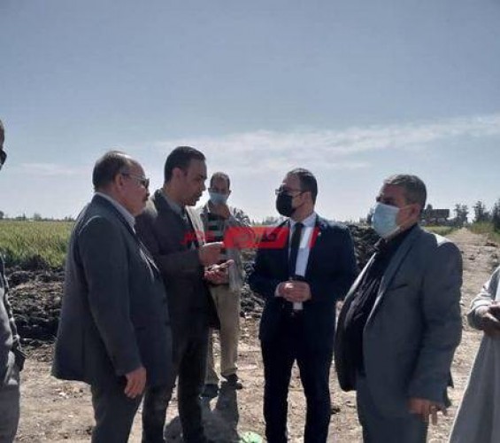 نائب محافظ دمياط يتفقد أعمال تبطين ترعة البنك في كفر سعد “بطول 5 كم”
