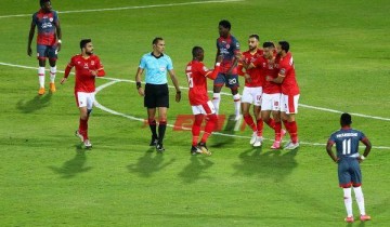 العزومات ممنوعة بين لاعبي الأهلي بأوامر موسيماني