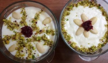طريقة عمل المهلبية مع الأيس كريم من قائمة الحلويات في شهر رمضان الكريم 2021