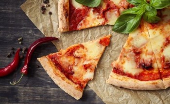 طريقة عمل بيتزا الطاسة بالخضار من ضمن قائمة وجبات سحور شهور رمضان المبارك ٢٠٢١