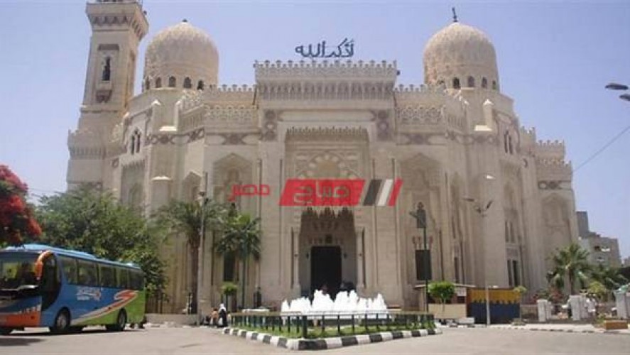 تطهير وتعقيم مسجد المرسى أبو العباس استعدادا لصلاة التراويح في رمضان بالإسكندرية