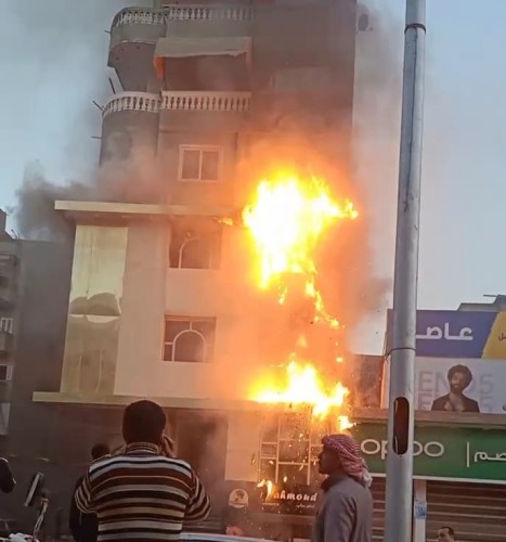 نشوب حريق داخل منزل في قرية الشعراء بدمياط .. صورة