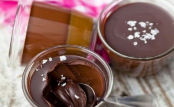 طريقة عمل حلوى الكاسات بالشيكولاتة والكراميل كحلويات لذيذة خلال شهر رمضان المبارك ٢٠٢١