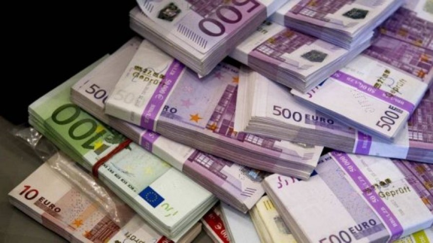 إستقرار سعر اليورو لعدم وجود تعاملات بنكية لعدة أيام متتالية