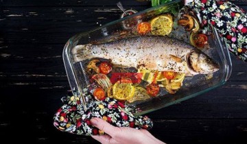 طريقة عمل سمك سيباس في الفرن لعزومات شهر رمضان ٢٠٢١ بالخطوات والمقادير