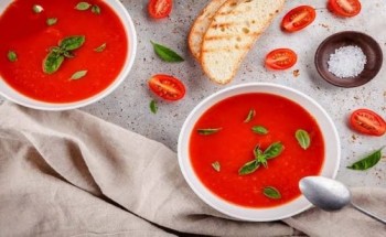 طريقة عمل شوربة الطماطم اللذيذة في شهر رمضان الكريم 2021