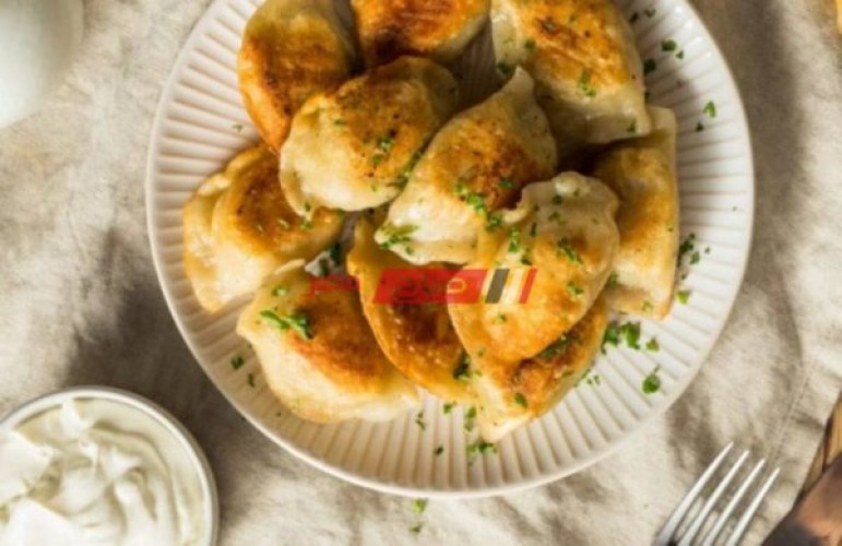 طريقة عمل فطائر الجبن والبطاطس على الطريقة الروسية كأشهى مقبلات في شهر رمضان ٢٠٢١