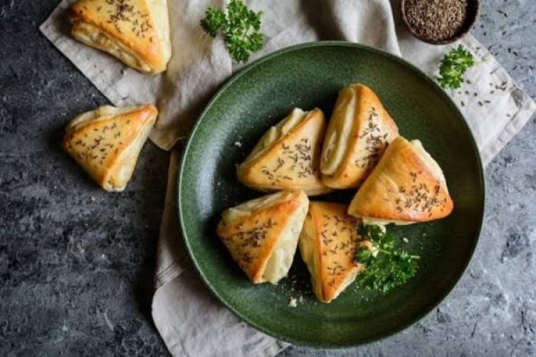 طريقة عمل فطائر بالجبنة لسحور شهي ولذيذ في شهر رمضان الكريم 2021