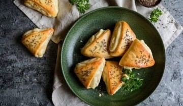 طريقة عمل فطائر بالجبنة لسحور شهي ولذيذ في شهر رمضان الكريم 2021