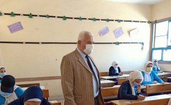 مدير تعليم الإسكندرية يتفقد امتحانات سنوات النقل لشهر أبريل