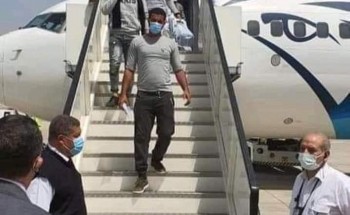 بالصور وصول الصيادين المصريين المحتجزين في إريتريا إلى مصر