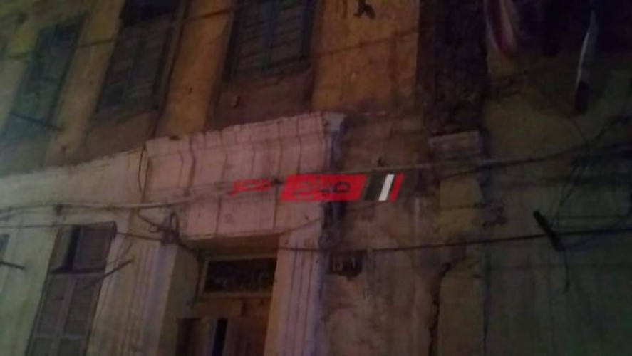 انهيار عقار مأهول بالسكان بحي الجمرك في محافظة الإسكندرية