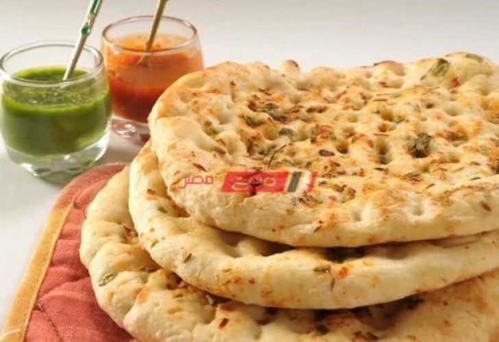 طريقة عمل خبز النان بالثوم والبصل الأخضر وزيت الزيتون علي الطريقة الهندية بأسهل الطرق وأقل المكونات