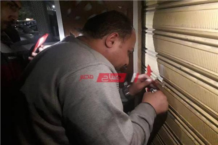 غلق 4 محلات مخالفة لمواعيد الغلق في حي غرب بمحافظة الإسكندرية