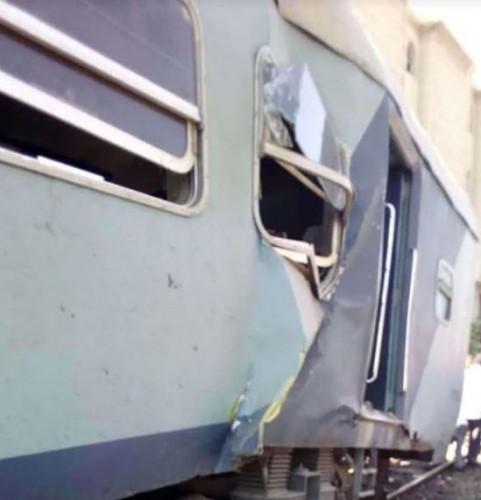 اصطدام جرار بقطار في محطة مصر بمحافظة الإسكندرية وإصابة 8 مواطنين