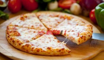 طريقة عمل البيتزا الإيطالى فى المنزل بحشوة السلامى وطعم مميز على طريقة الشيف محمد إبراهيم