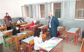 طلاب الشهادة الإعدادية يؤدون امتحان الجبر في محافظة الإسكندرية