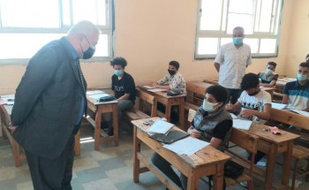 طلاب الشهادة الإعدادية يؤدون امتحان مادة العلوم في الإسكندرية