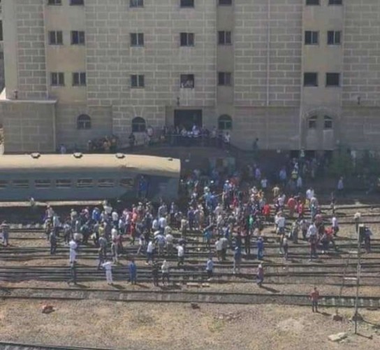 إصابة 40 شخص في حادث قطار الإسكندرية ولا وفيات