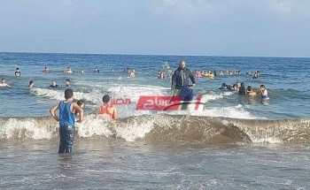 “مافيش انقاذ” محلية رأس البر تحذر المصطافين من نزول البحر في هذه الأوقات