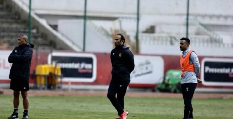 عبدالحفيظ يحذر لاعبي الأهلي من التأخر في العودة للتدريبات