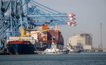 ميناء دمياط يعلن وصول 2350 طن خشب زان مع تداول 23 سفينة