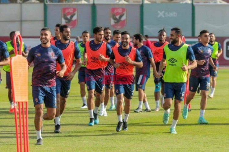 الأهلي يستطلع أرضية ملعب تدريبه في المغرب قبل المران الأول