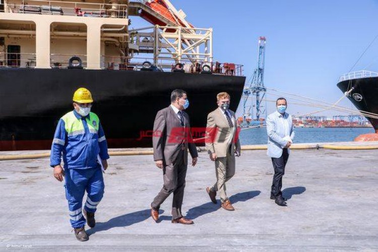 بالصور انتظام الإجراءات الإحترازية ضد فيروس كورونا في ميناء دمياط
