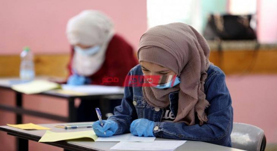 طلاب الثانوية العامة أدبي ينتهون من أداء امتحان التاريخ في الإسكندرية