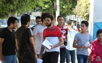 طلاب الثانوية العامة القسم العلمي ينتهون من امتحان الكيمياء في الإسكندرية