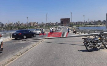 سقوط عمود إنارة على كوبري السد في دمياط دون خسائر بشرية