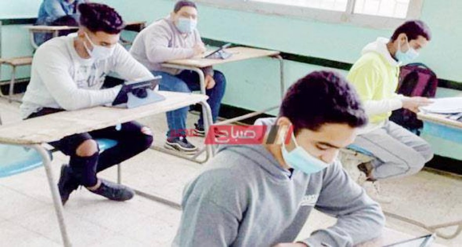 طلاب الشعبة الأدبية في الثانوية العامة ينتهون من اداء امتحان اللغة الأجنبية الأولى