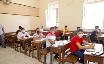طلاب الثانوية العامة في دمياط يبدأون امتحان علم النفس والاجتماع