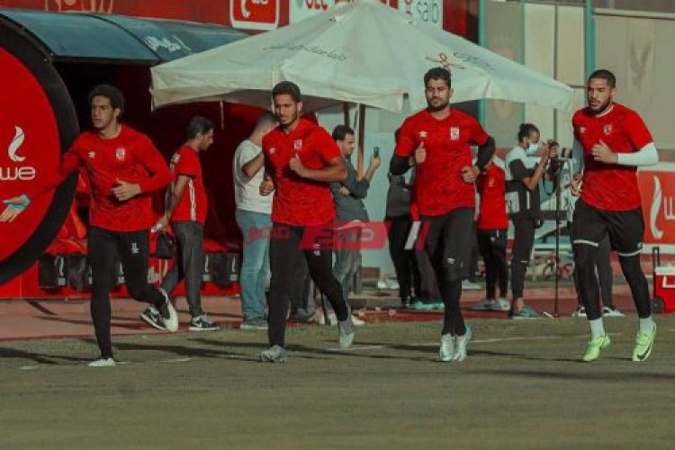 موسيماني يحاضر ثنائي حراس الأهلي قبل مباراة البنك
