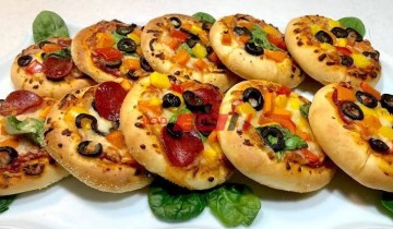 طريقة عمل ميني بيتزا علي قطمتين للأطفال بطعم شهي ولذيذ