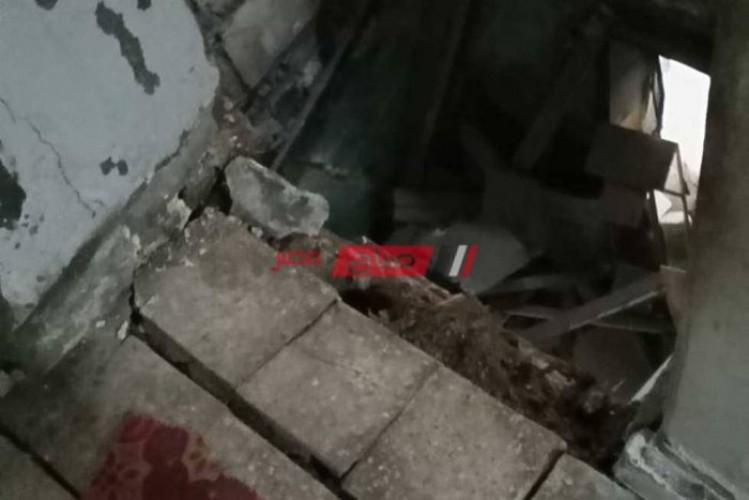 تفاصيل إصابة مواطن في انهيار سقف عقار بحي الجمرك في الإسكندرية